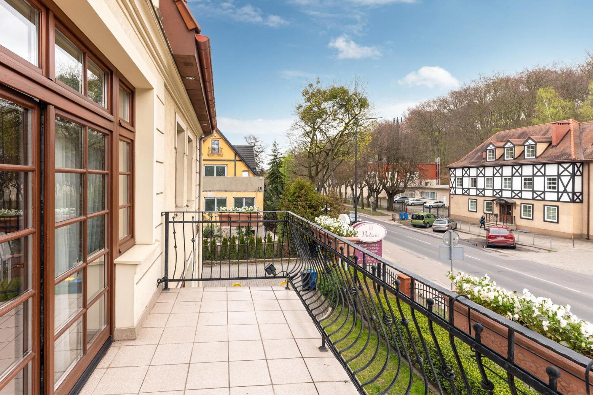 Jaskowy Dworek 3*
